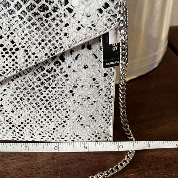 NWT  EXPRESS Silver/gray/black snake print clutch - Picture 5 of 8
